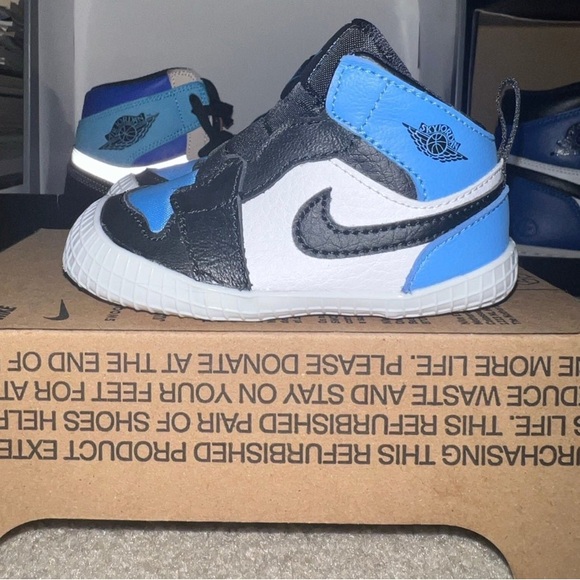 Jordan 1-Nike - Picture 2 of 7